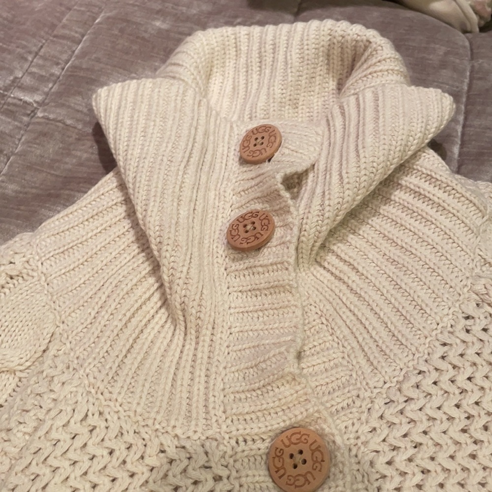UGG Cream Sweater Cape Buttondown Poncho - Picture 5 of 13